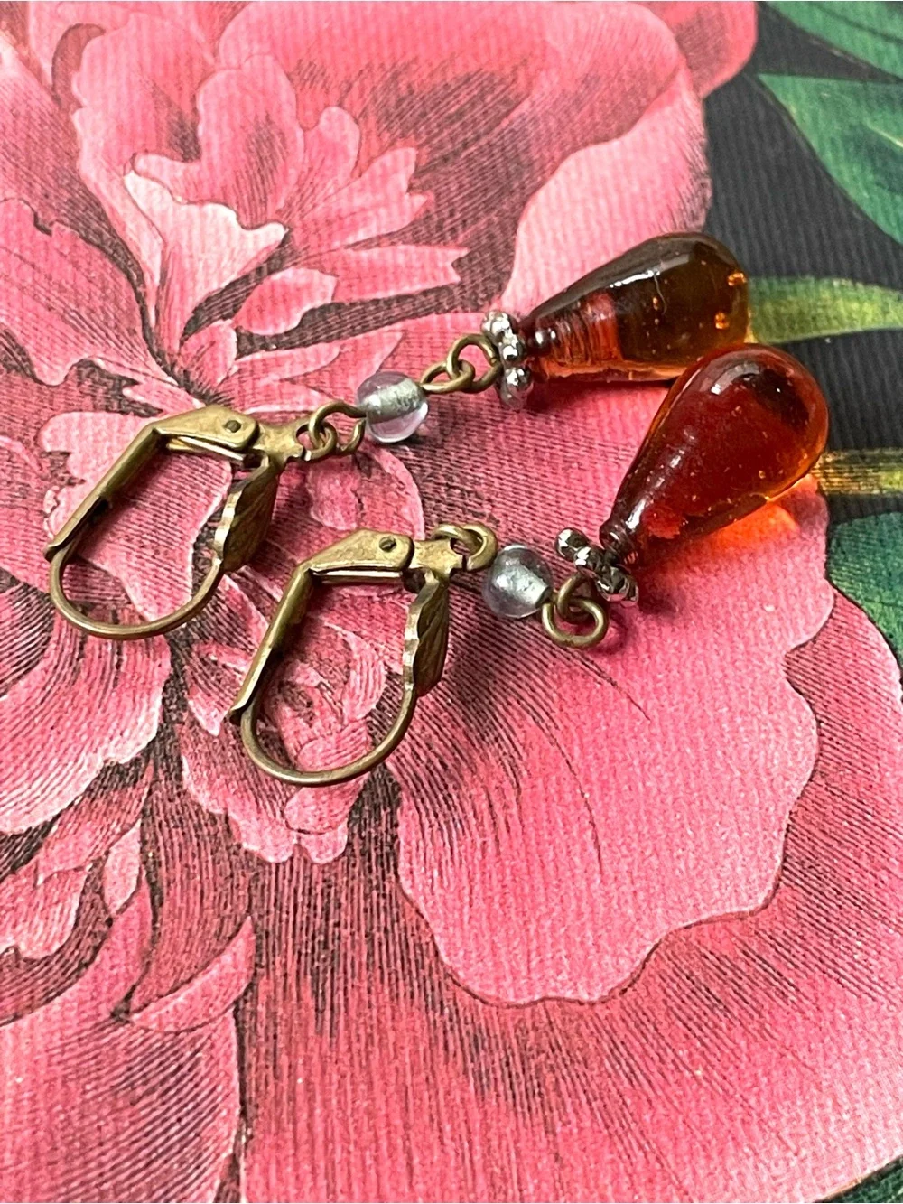 Vintage brasstone & amber/honey art glass teardrop dangle earrings boho